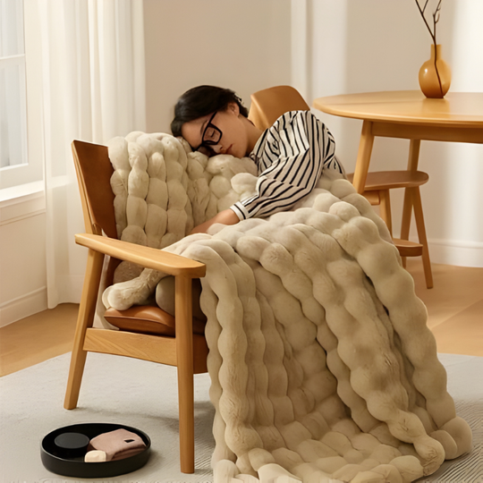 Cozy Blanket with Stylish Design and Year-Round Comfort