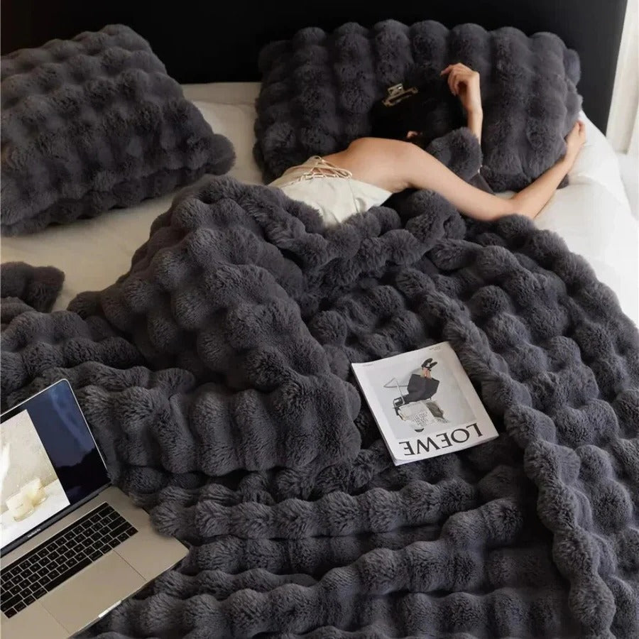Cozy Blanket with Stylish Design and Year-Round Comfort
