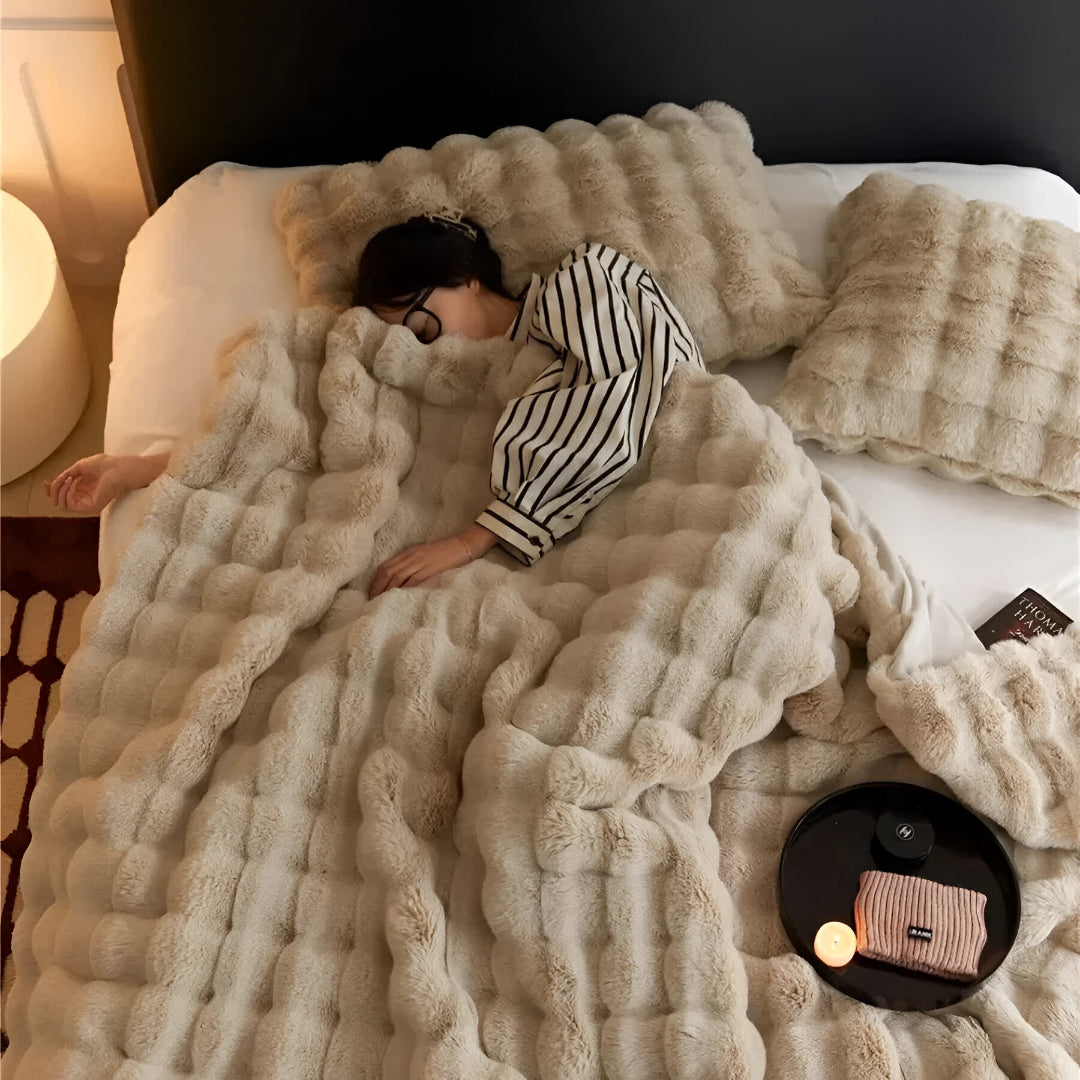 Cozy Blanket with Stylish Design and Year-Round Comfort