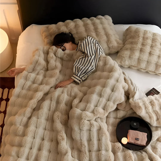 Cozy Blanket with Stylish Design and Year-Round Comfort