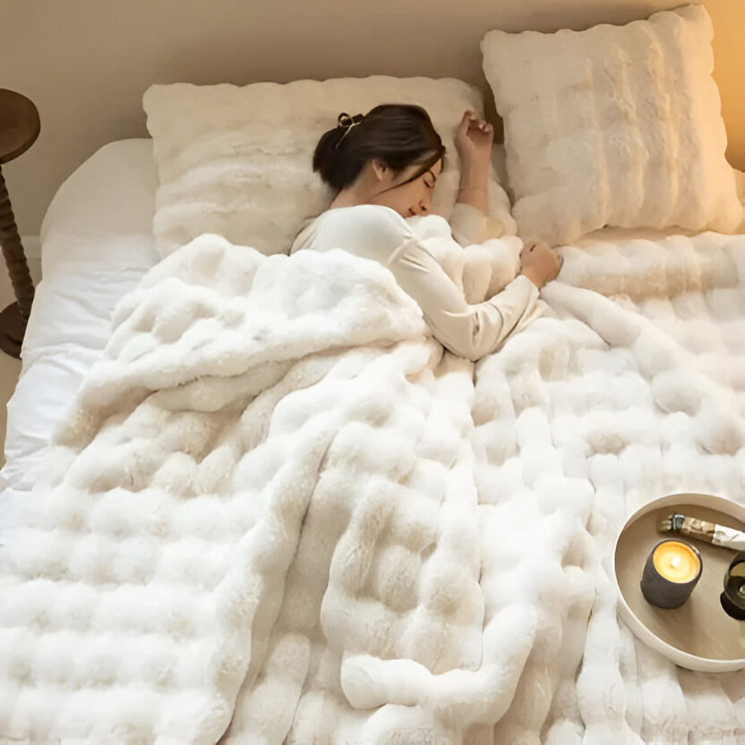 Cozy Blanket with Stylish Design and Year-Round Comfort