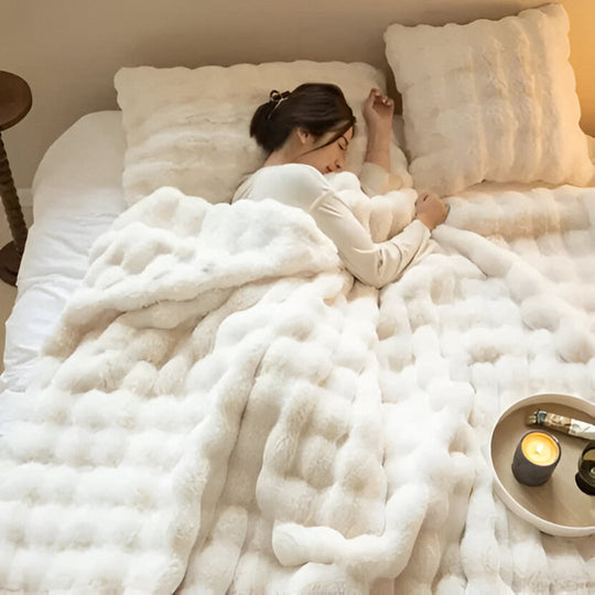Cozy Blanket with Stylish Design and Year-Round Comfort