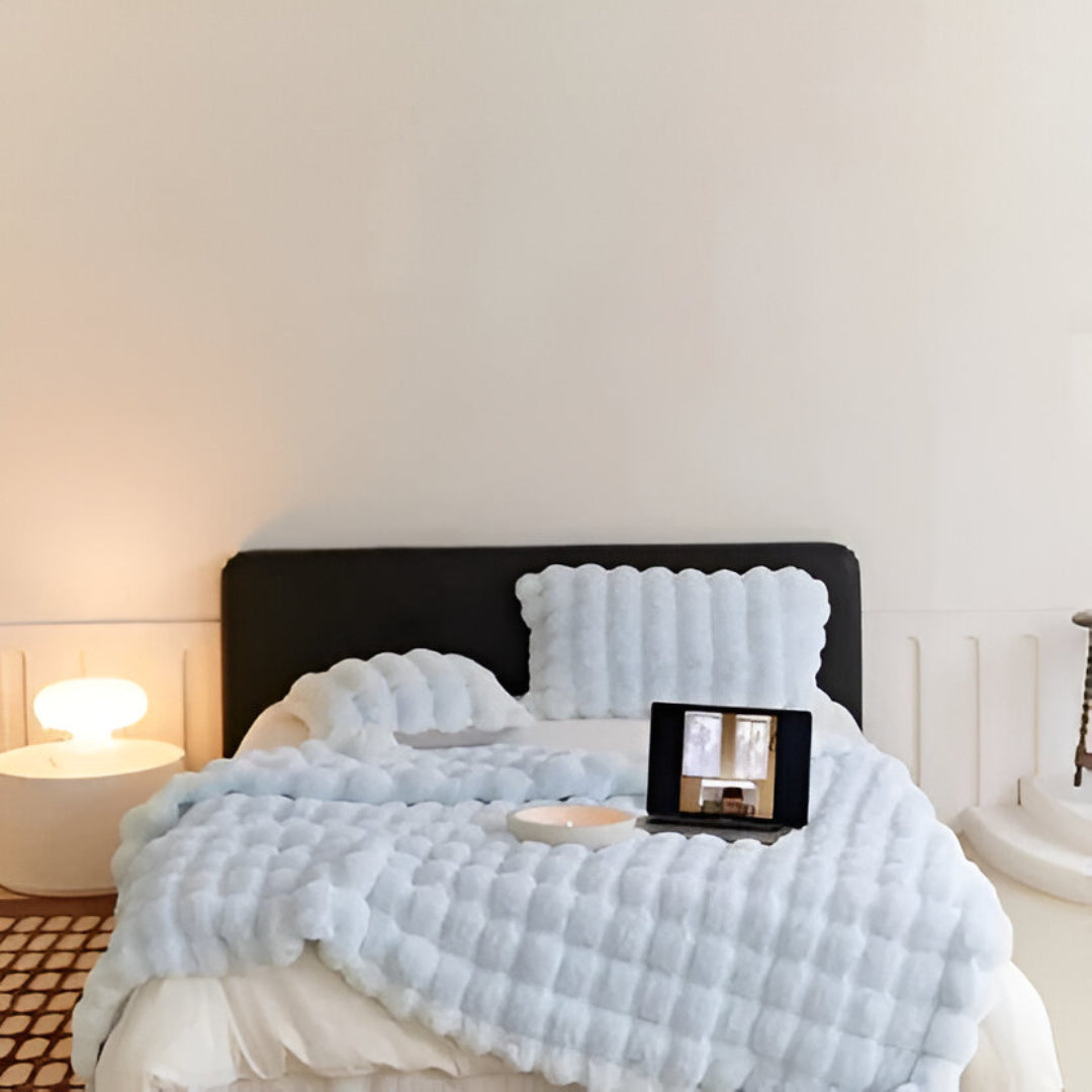 Cozy Blanket with Stylish Design and Year-Round Comfort