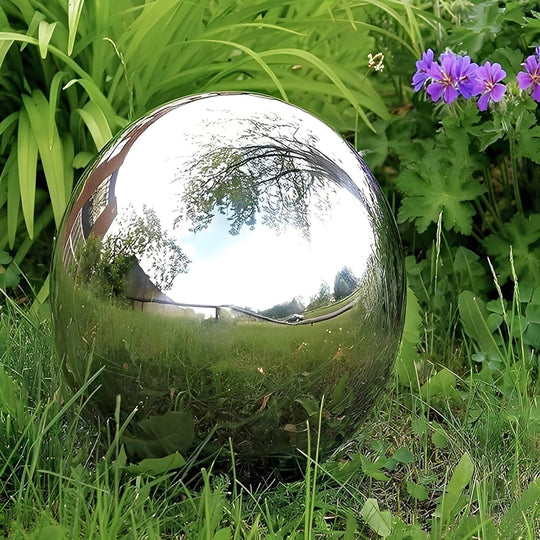 Garden Decor with Stainless Steel Balls and Reflective Finish
