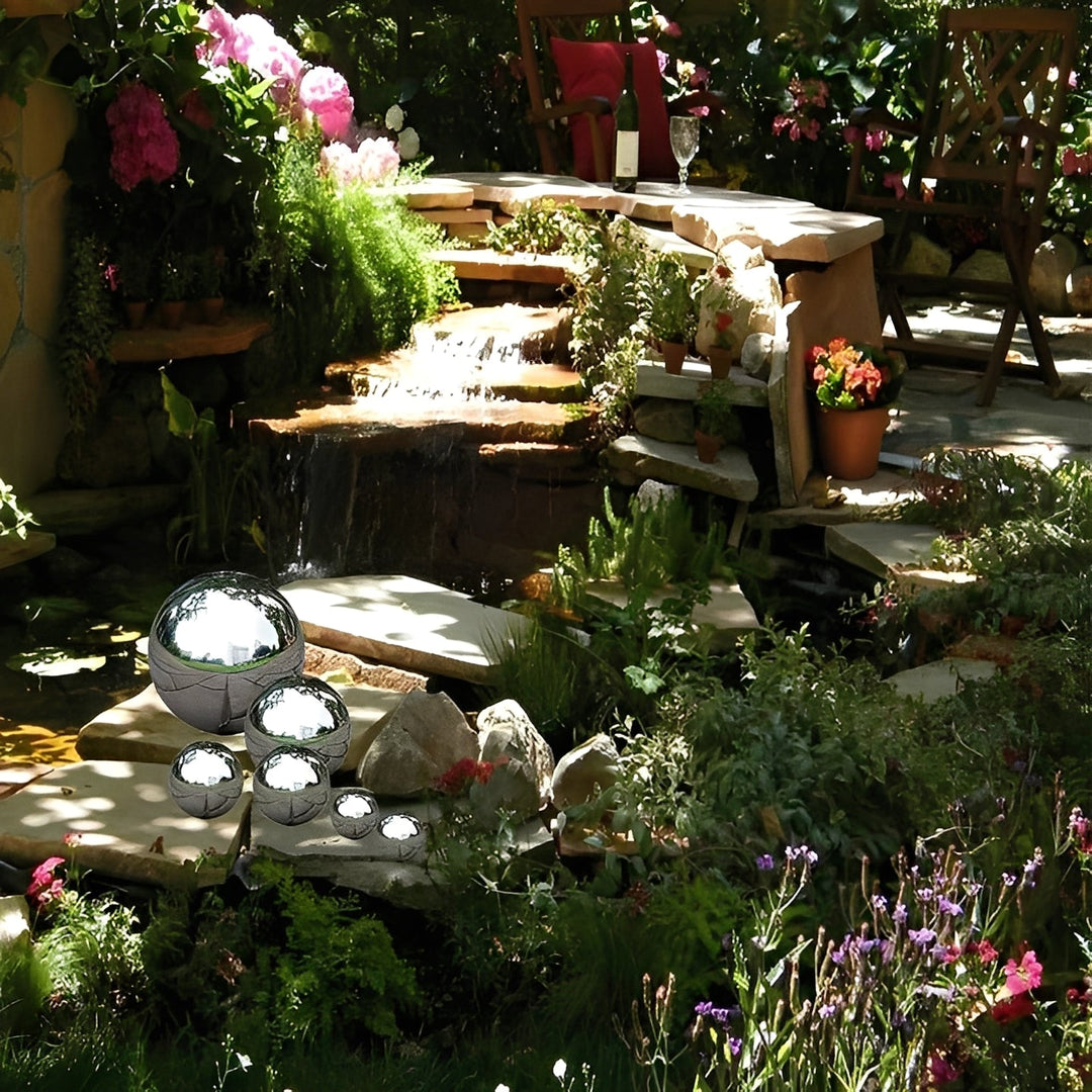 Garden Decor with Stainless Steel Balls and Reflective Finish