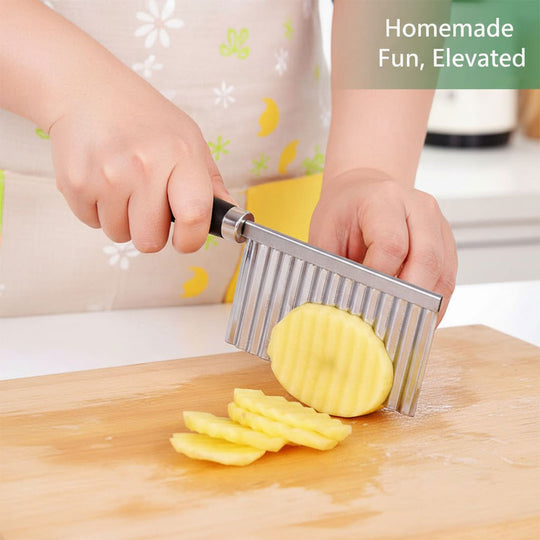 Knife with Stainless Steel Blade and Wavy Slicer