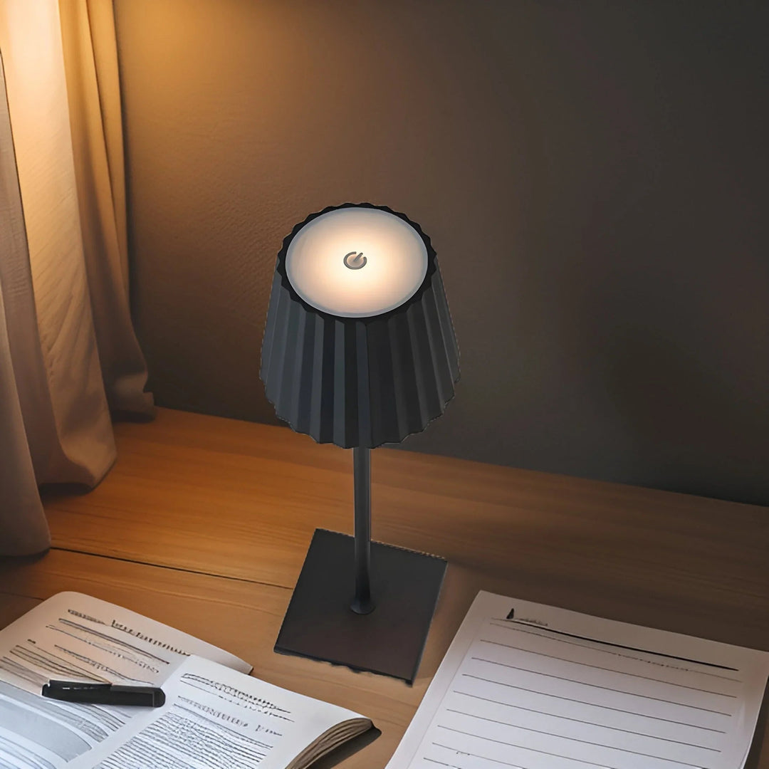Lamp with Cordless Design and Touch Control
