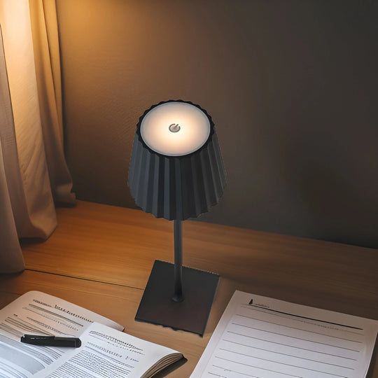 Lamp with Cordless Design and Touch Control
