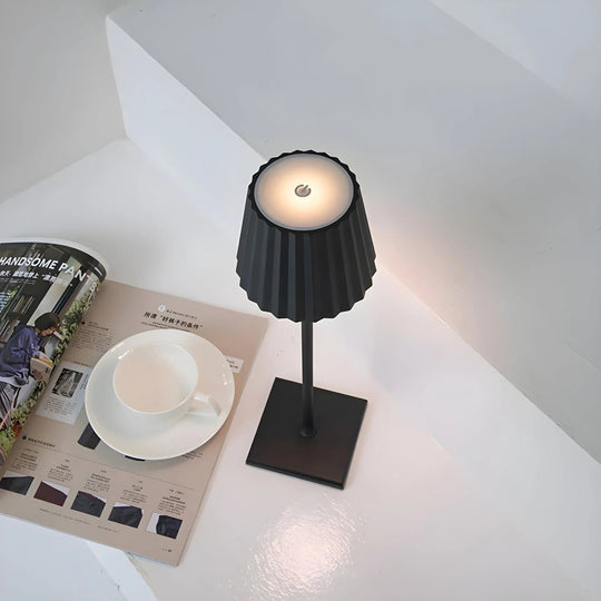 Lamp with Cordless Design and Touch Control