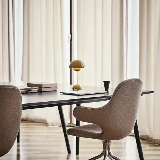 Lamp with Dimmable LED and Modern Design