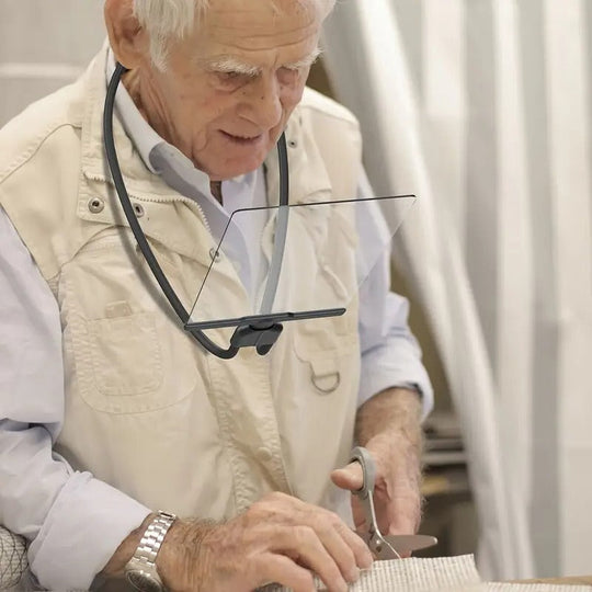 Magnifying Glass with Hands-Free Design and Flexible Neck