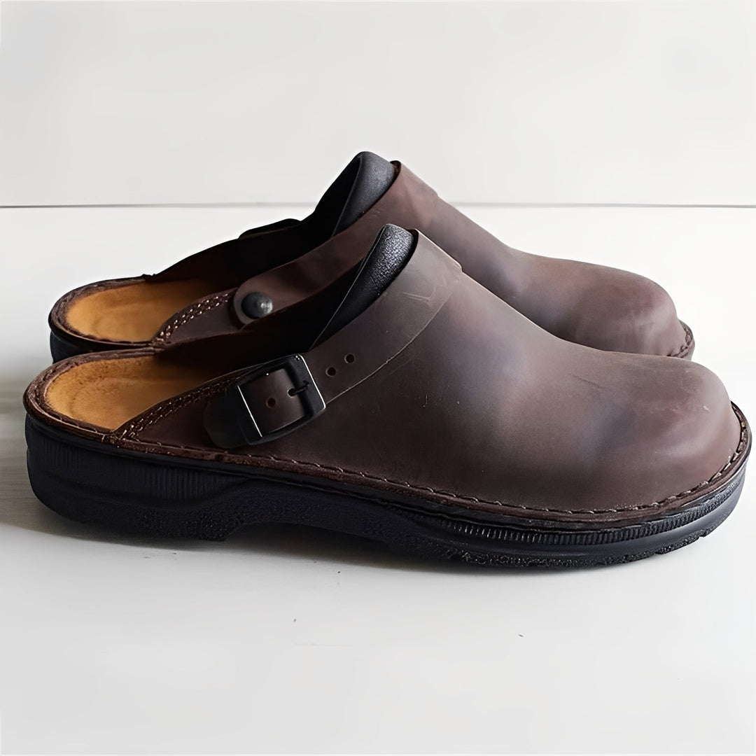 Men's Slippers with Comfortable Insole and Leather Design