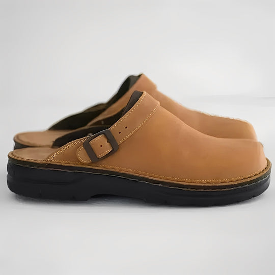 Men's Slippers with Comfortable Insole and Leather Design