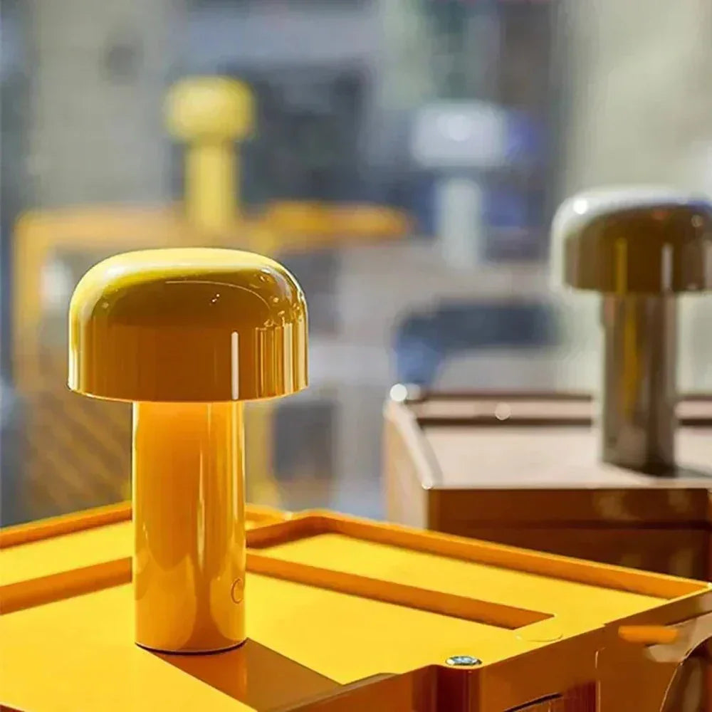 Table Lamp with Rechargeable Battery and Cordless Design