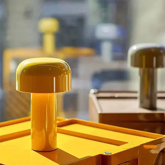 Table Lamp with Rechargeable Battery and Cordless Design