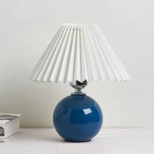 Table Lamp with Vintage Design and Bedside Use