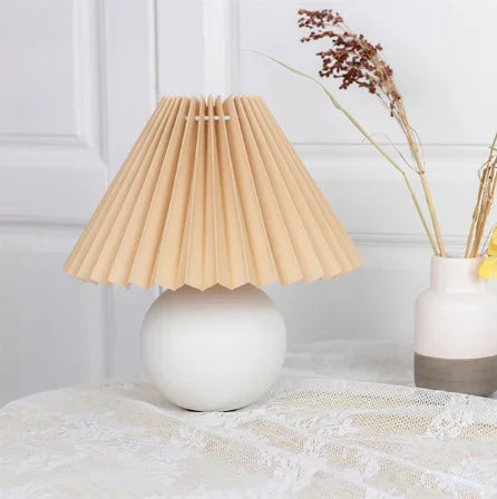 Table Lamp with Vintage Design and Bedside Use