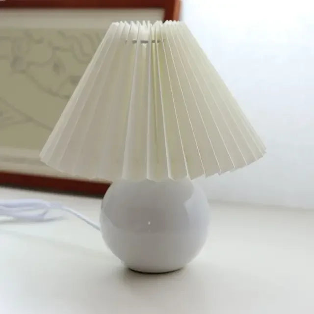 Table Lamp with Vintage Design and Bedside Use