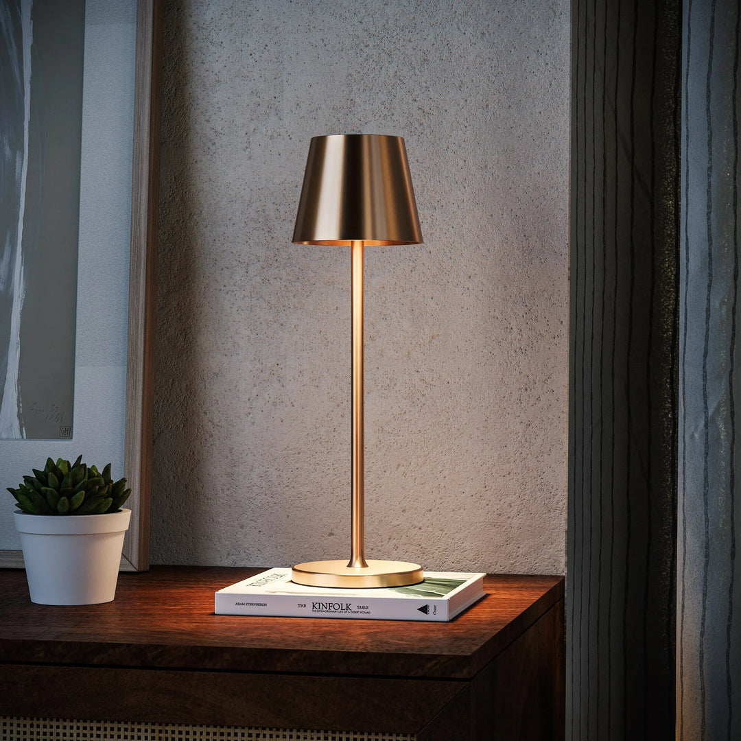 Table Lamp with Wireless Design and Dimmable LED